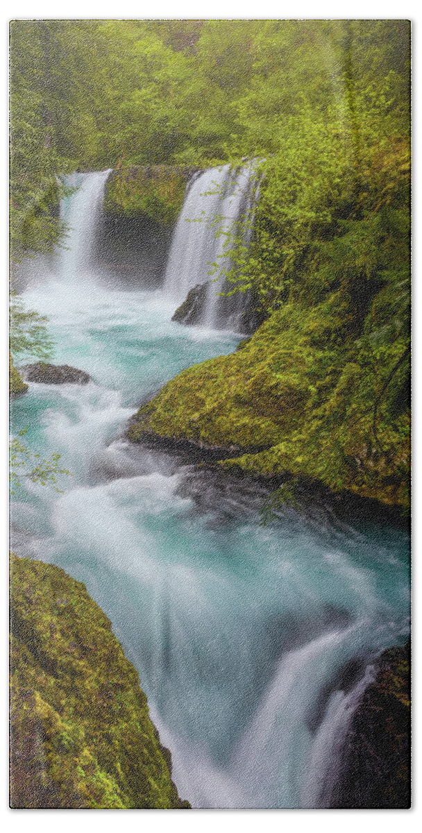 Waterfalls Beach Towel featuring the photograph Sapphire Drops by Darren White
