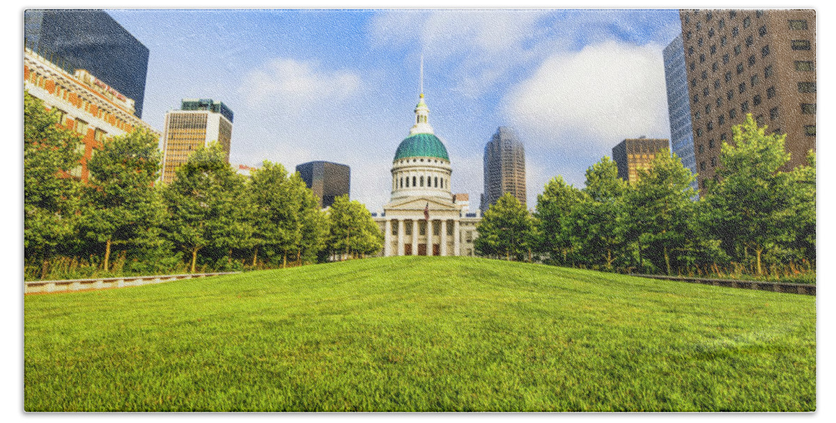 St Louis Beach Towel featuring the photograph St Louis Old Courthouse and Lawn by Gregory Ballos