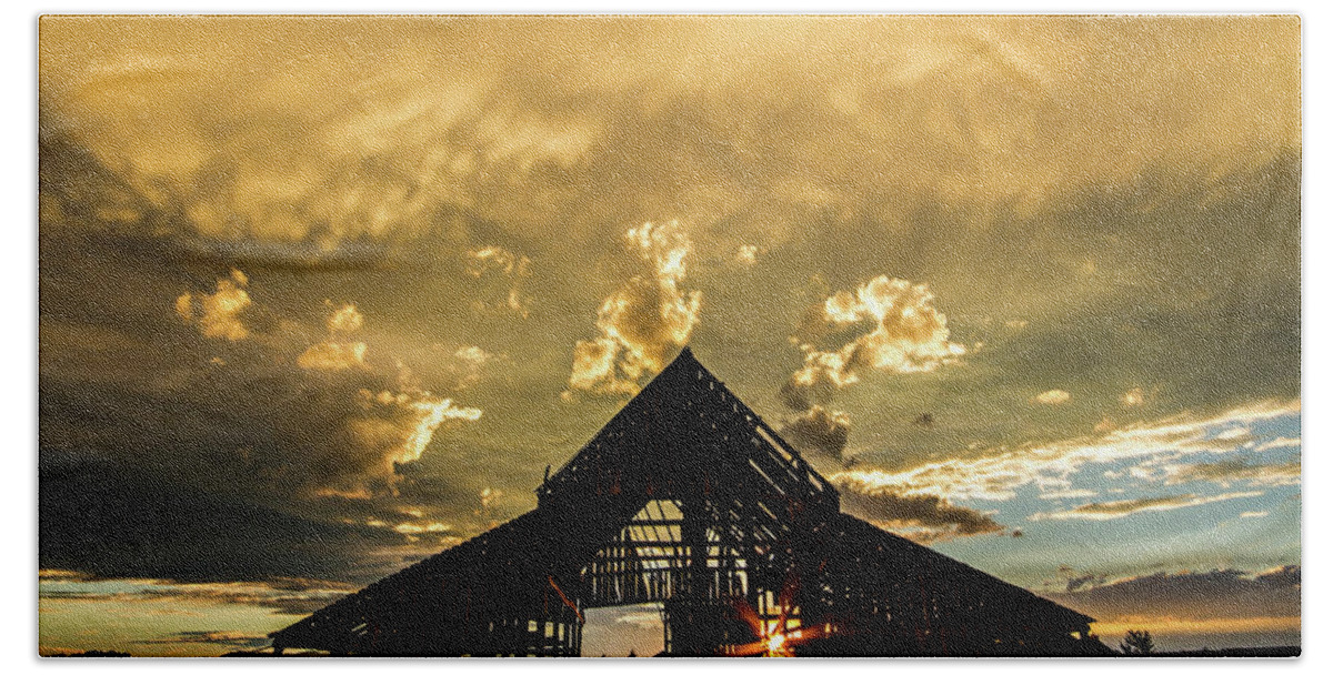 Barn Beach Towel featuring the photograph Sunset at Mapleton Barn by Wesley Aston