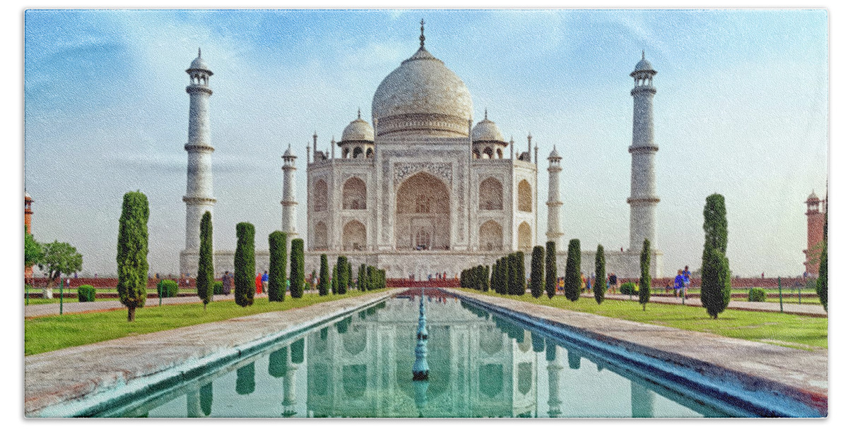 Taj Mahal Beach Towel featuring the photograph Taj Mahal 1 by Tom Watkins PVminer pixs