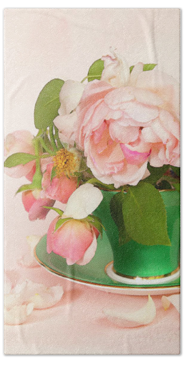 Roses Beach Towel featuring the photograph Tea Rose by Theresa Tahara