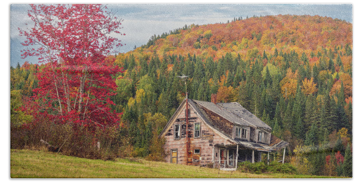 New Hampshire Beach Towel featuring the photograph The Old Farmhouse - Pittsburg, NH October 2022 #3 by John Rowe