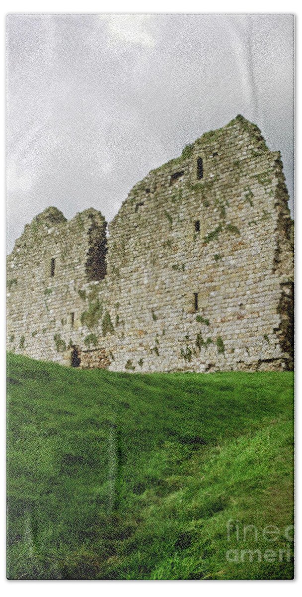 Thirlwall Castle; Castle; Ruins; Great Britain; Northumberland Beach Towel featuring the photograph Thirlwall Castle by Tina Uihlein