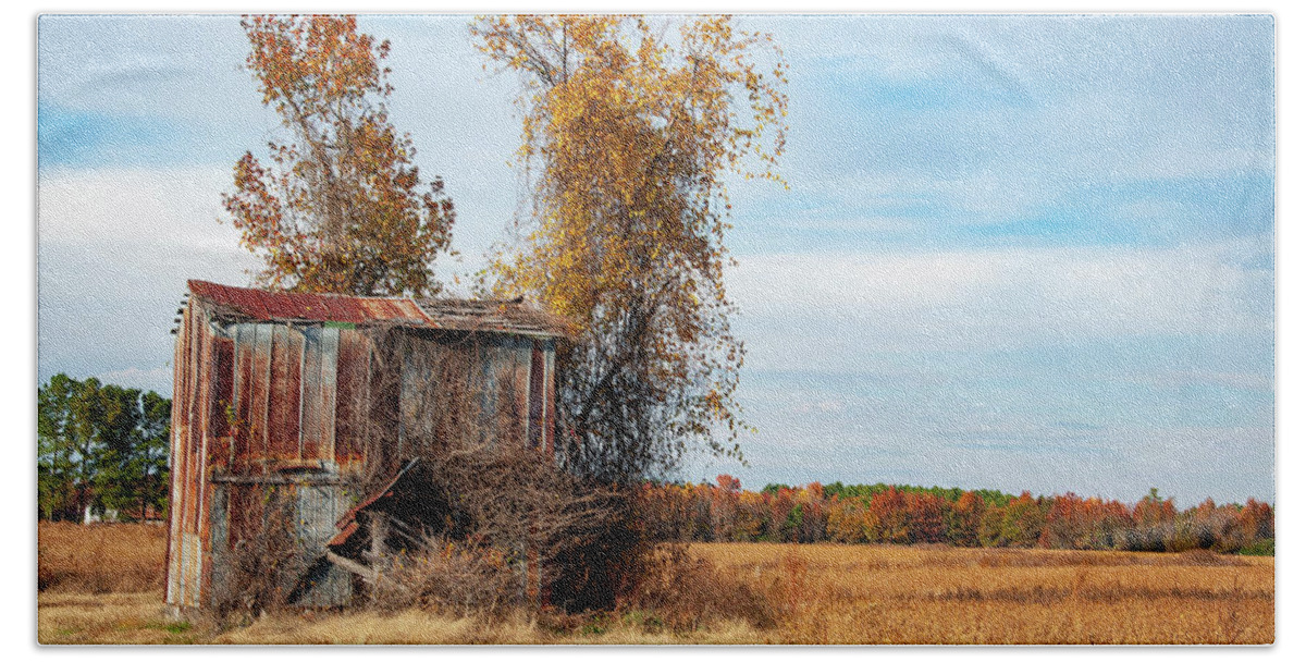 Tobacco Barn Beach Sheet featuring the photograph Tobacco Barn by Rob Hemphill