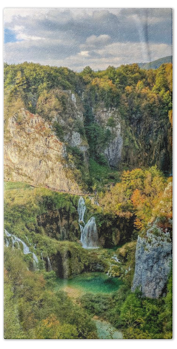 Plitvice Lakes Beach Towel featuring the photograph Veliki Slap Waterfall 2 by Yvonne Jasinski