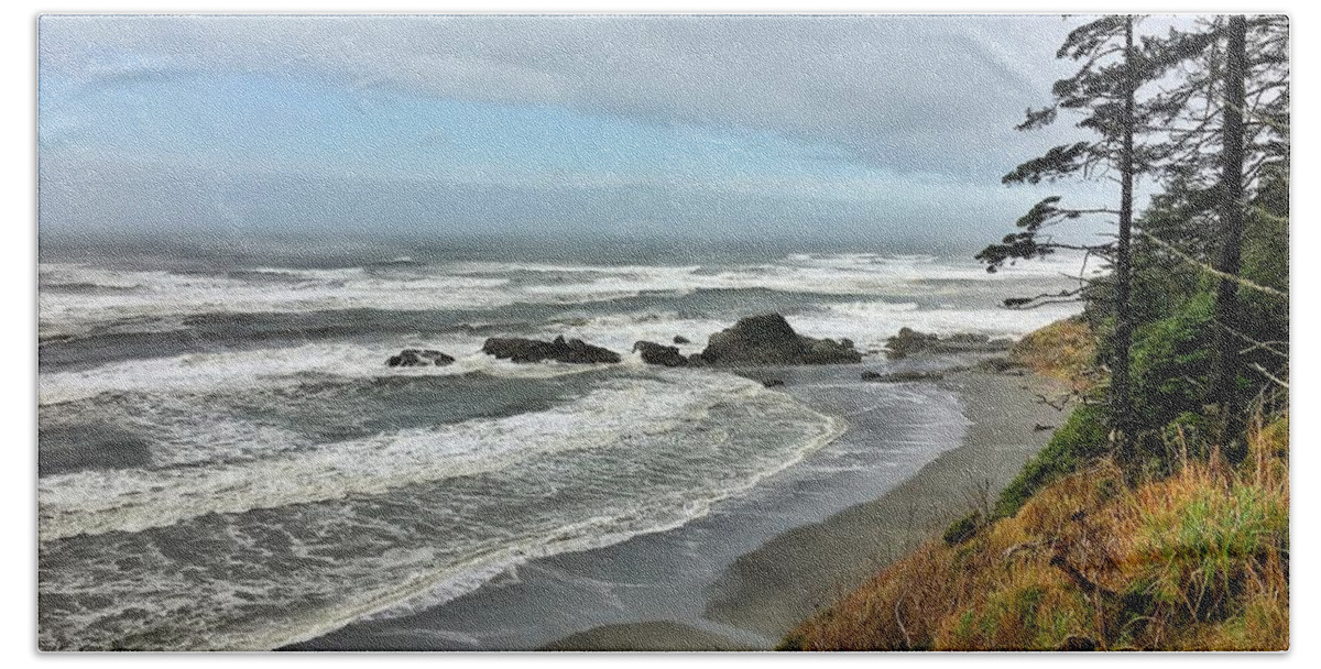 Washington Beach Towel featuring the photograph Washington Coastline by Jerry Abbott