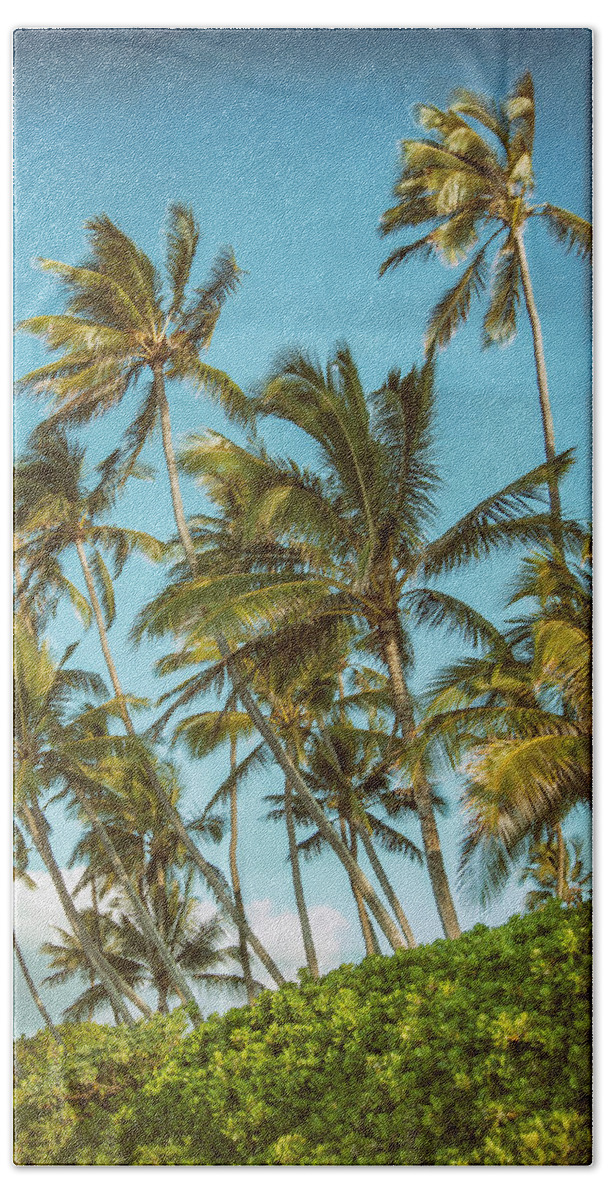 Hawaii Beach Towel featuring the photograph Wave Bye Bye by Carmen Kern
