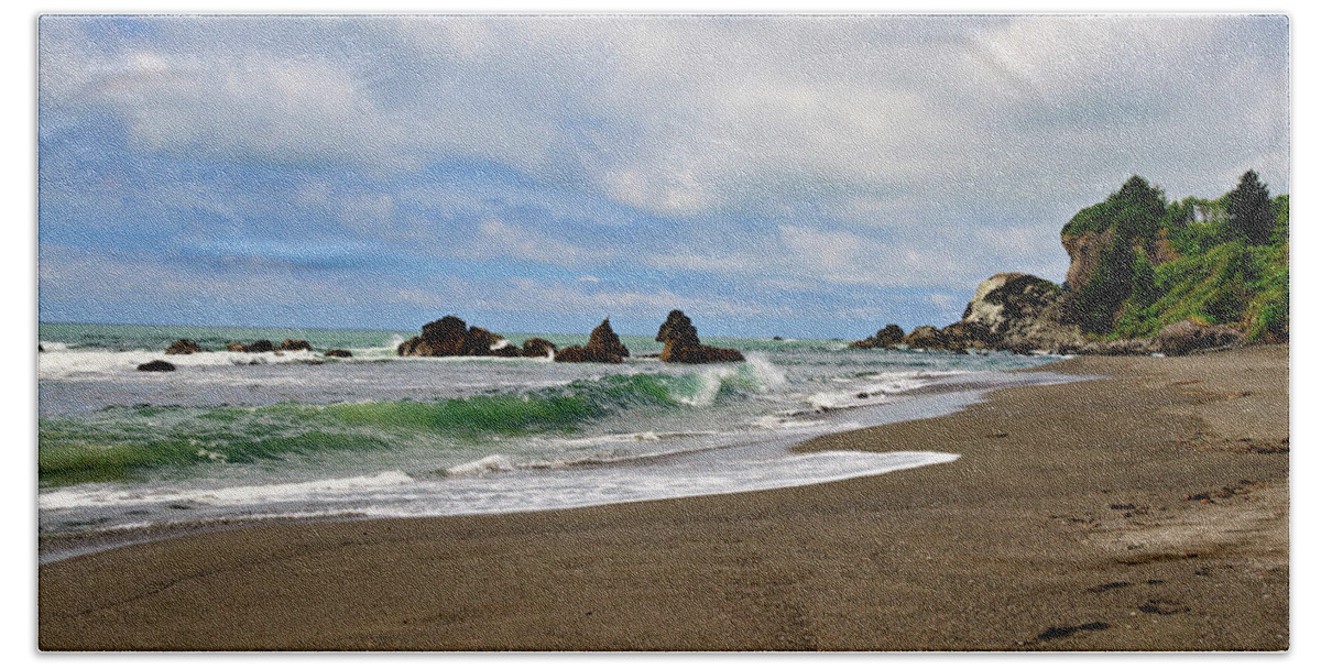 Del Norte Coast Beach Towel featuring the photograph Wilson Creek Beach by Lana Trussell