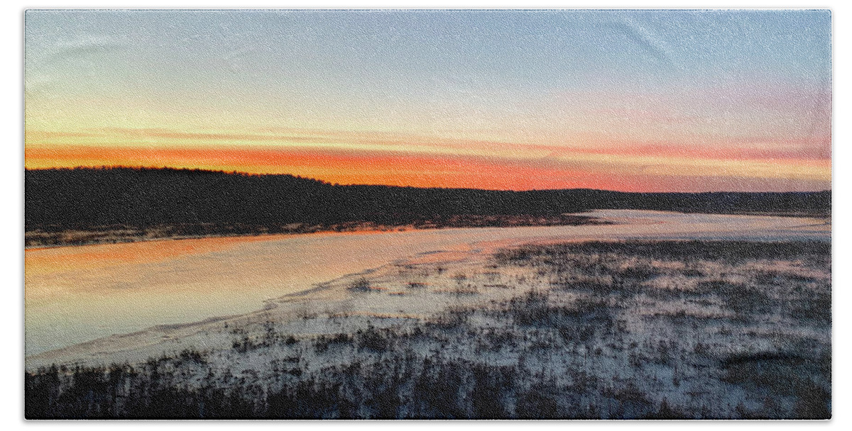 Quaboag River Beach Towel featuring the photograph Winter Sunset by David Pratt