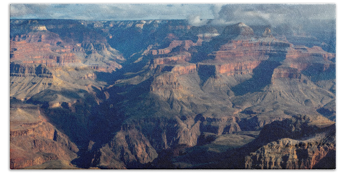 Wispy Clouds Grand Canyon Arizona Landscape Fstop101 Beach Towel featuring the photograph Wispy Clouds over the Grand Canyon by Geno Lee