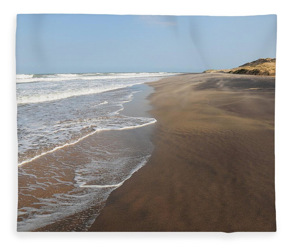 Water's Edge Fleece Blanket featuring the photograph Arugam Bay,sri Lanka #1 by Alan lagadu