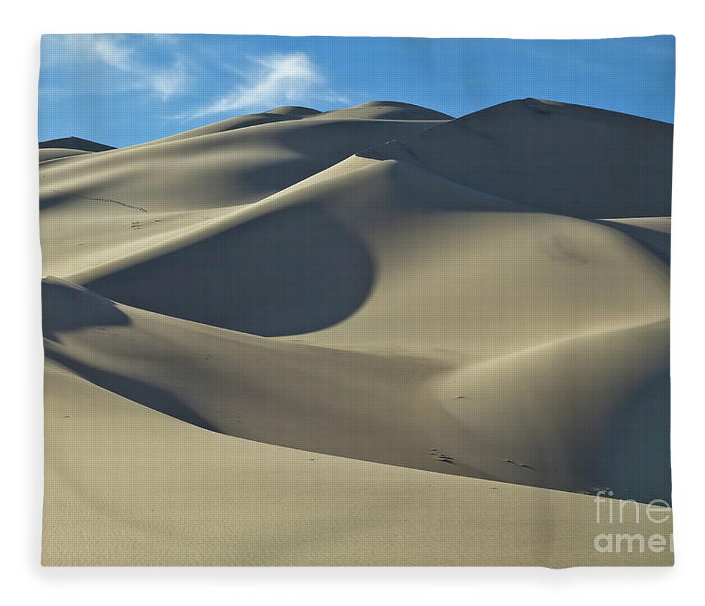 00559255 Fleece Blanket featuring the photograph Sand Dunes In Death Valley by Yva Momatiuk John Eastcott