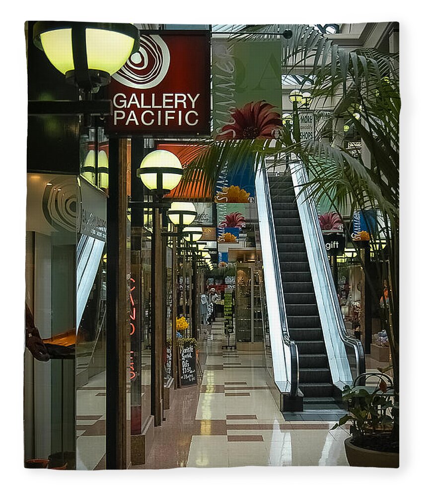 Atrium Fleece Blanket featuring the photograph Auckland Shopping Mall by Mark Llewellyn