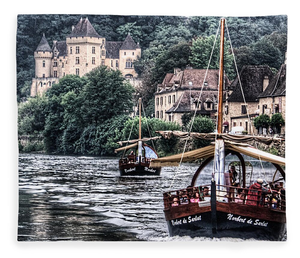 France Fleece Blanket featuring the photograph Boats sailing the Dordogne river in La Roque Gageac by Weston Westmoreland