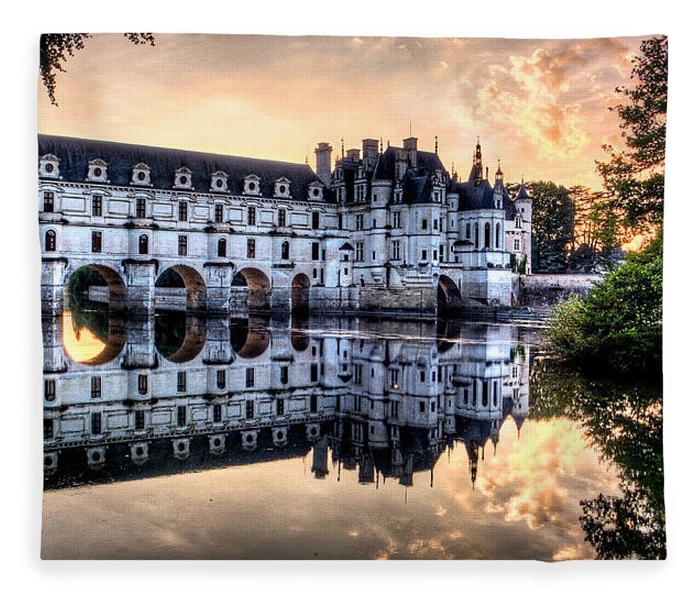 Chateau De Chenonceau Fleece Blanket featuring the photograph Chenonceau Sunset by Weston Westmoreland