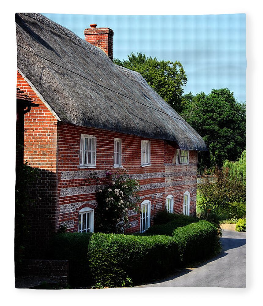 Nether Wallop Fleece Blanket featuring the photograph Dane Cottage Nether Wallop by Terri Waters