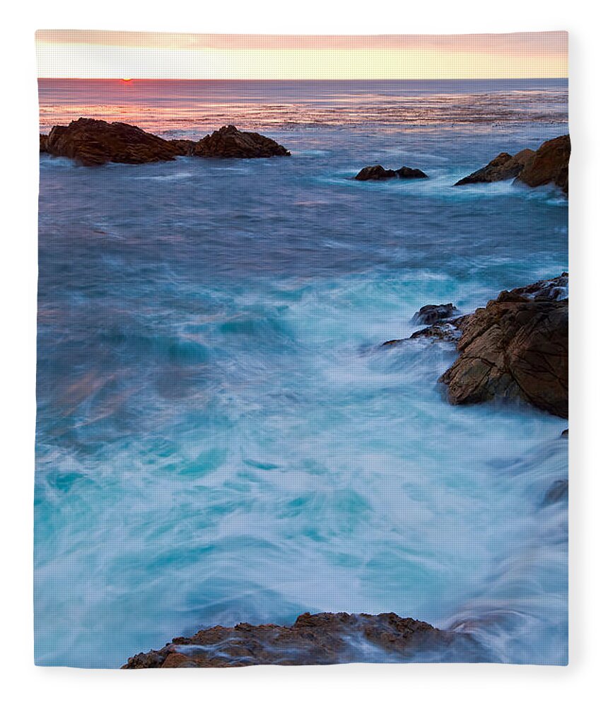 American Landscapes Fleece Blanket featuring the photograph Day End by Jonathan Nguyen