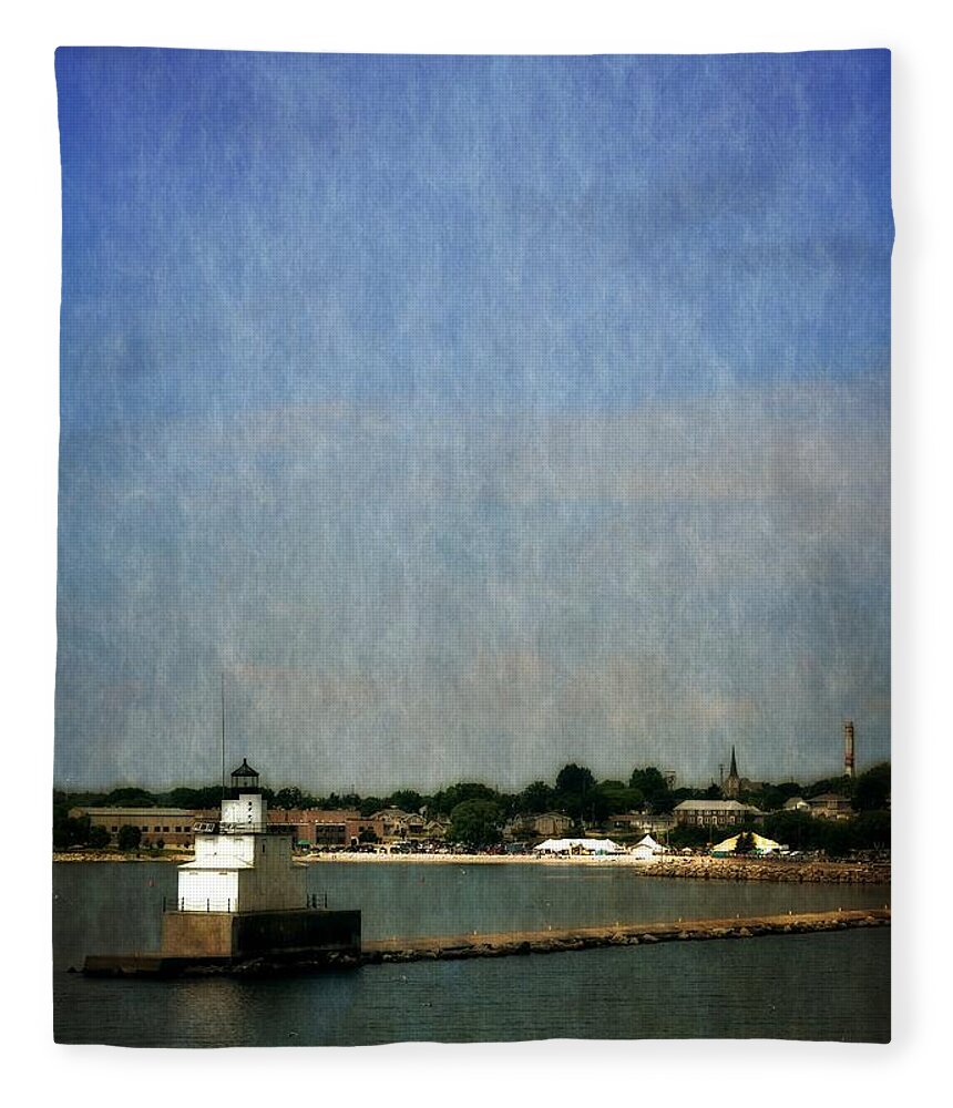 Lighthouse Fleece Blanket featuring the photograph Manitowoc Breakwater Light 2.0 by Michelle Calkins