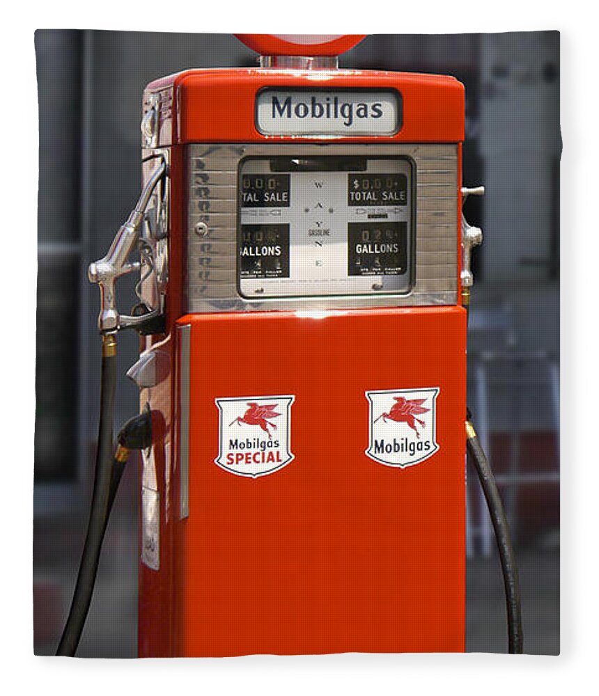 arrestordre brud Encyclopedia Mobilgas - Wayne Double Gas Pump Fleece Blanket for Sale by Mike McGlothlen