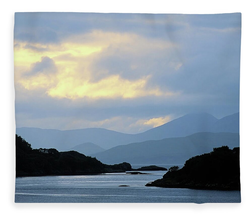 Scenics Fleece Blanket featuring the photograph Mull by Kodachrome25