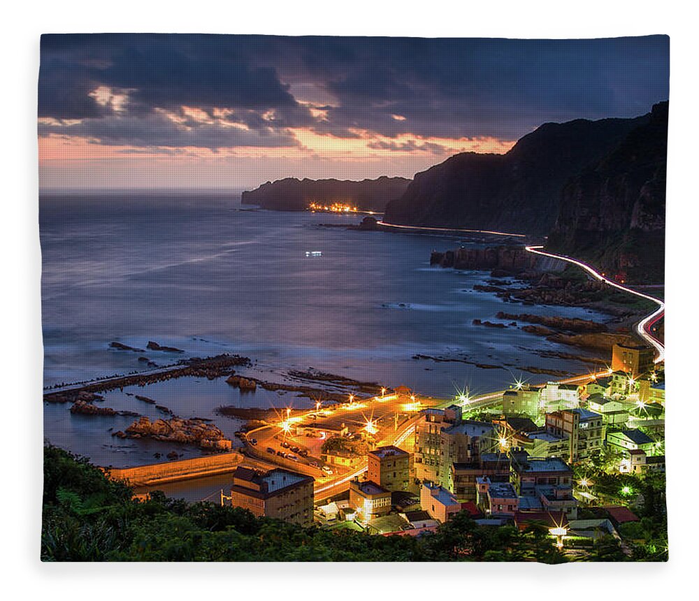 Water's Edge Fleece Blanket featuring the photograph Northeast Coast Of Taiwan by Cheng-lun Chung
