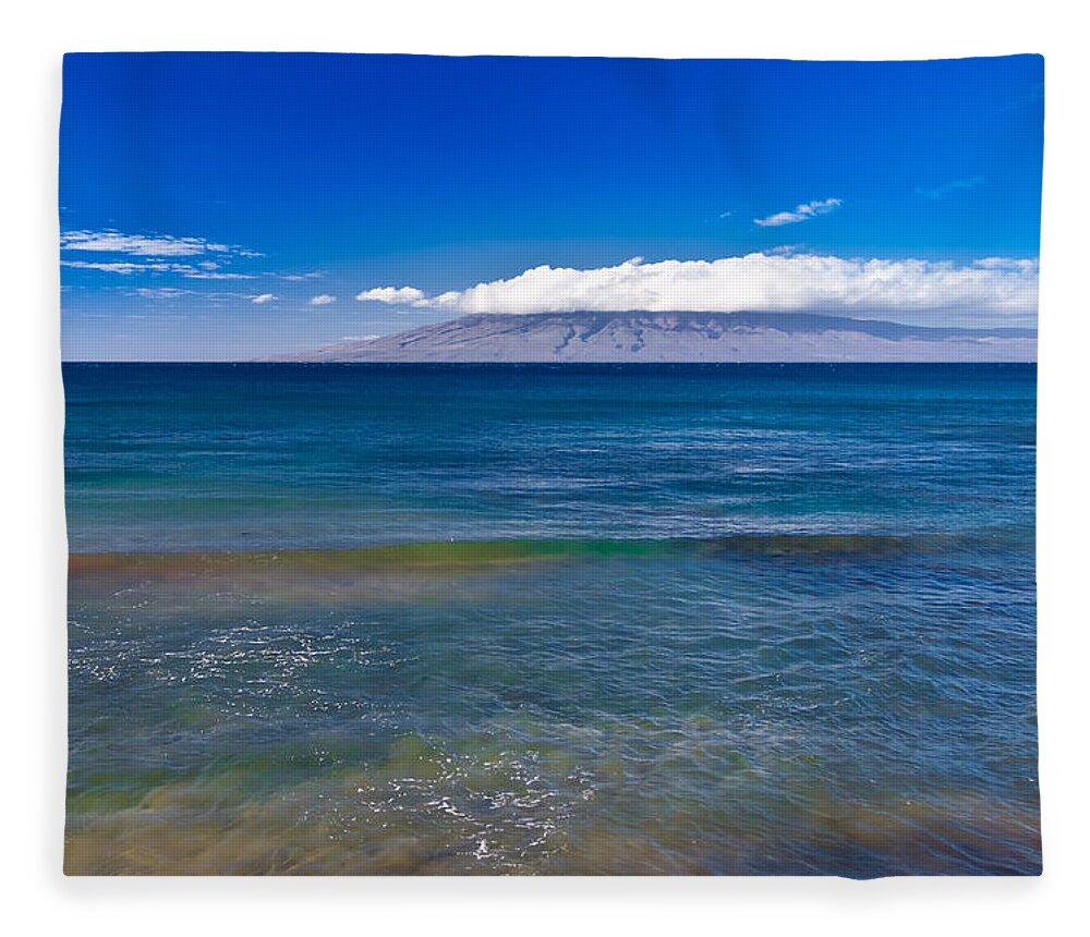Hawaii Fleece Blanket featuring the photograph Rainbow Wave  by Lars Lentz