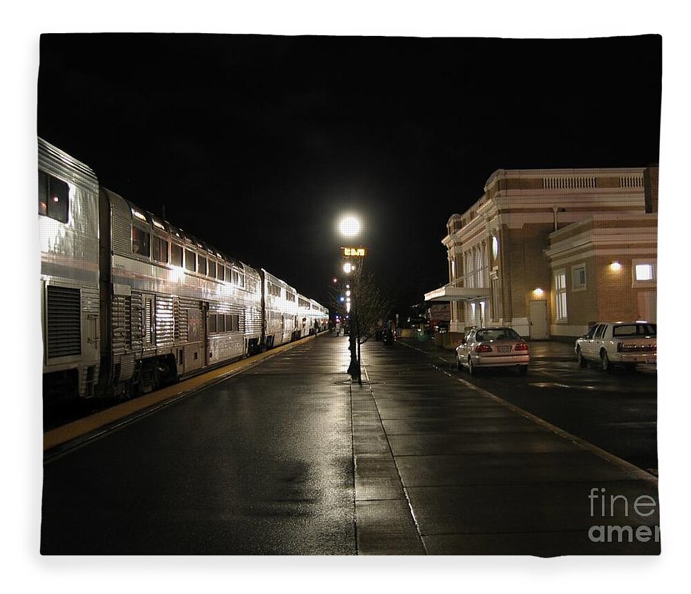 Salem Oregon Fleece Blanket featuring the photograph Salem Amtrak Depot at Night by James B Toy