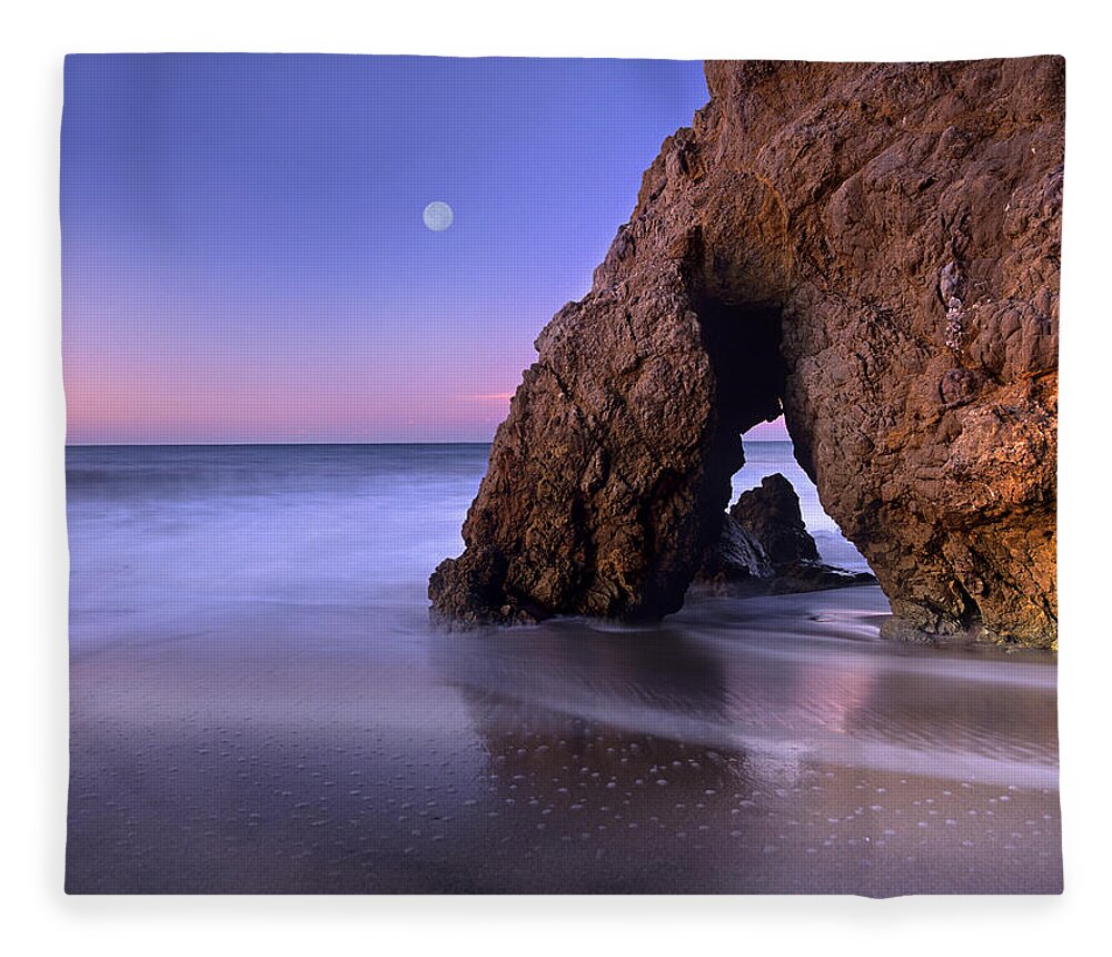 00175769 Fleece Blanket featuring the photograph Sea Arch And Full Moon Over El Matador by Tim Fitzharris