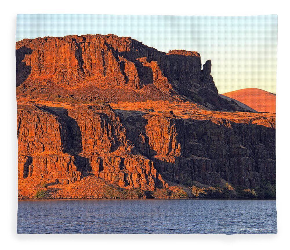 Horsethief Lake Fleece Blanket featuring the photograph Sunset Cliffs at Horsethief by Talya Johnson