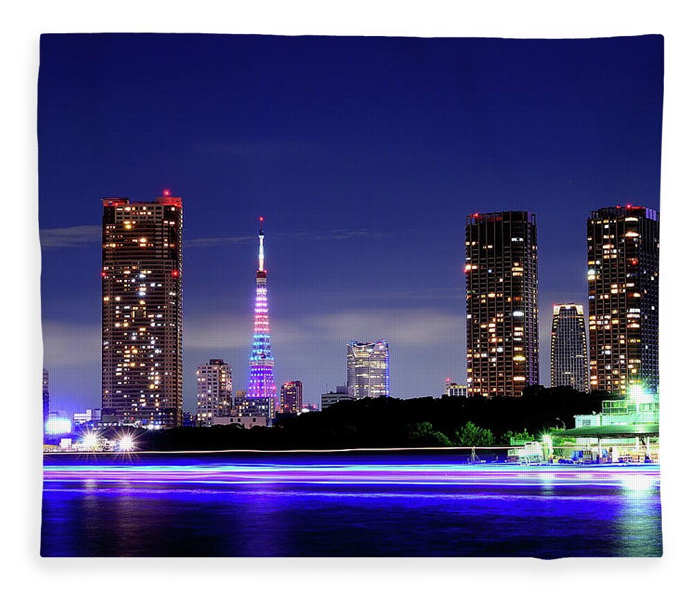 Tokyo Tower Fleece Blanket featuring the photograph Tokyo Tower by Takuya Igarashi