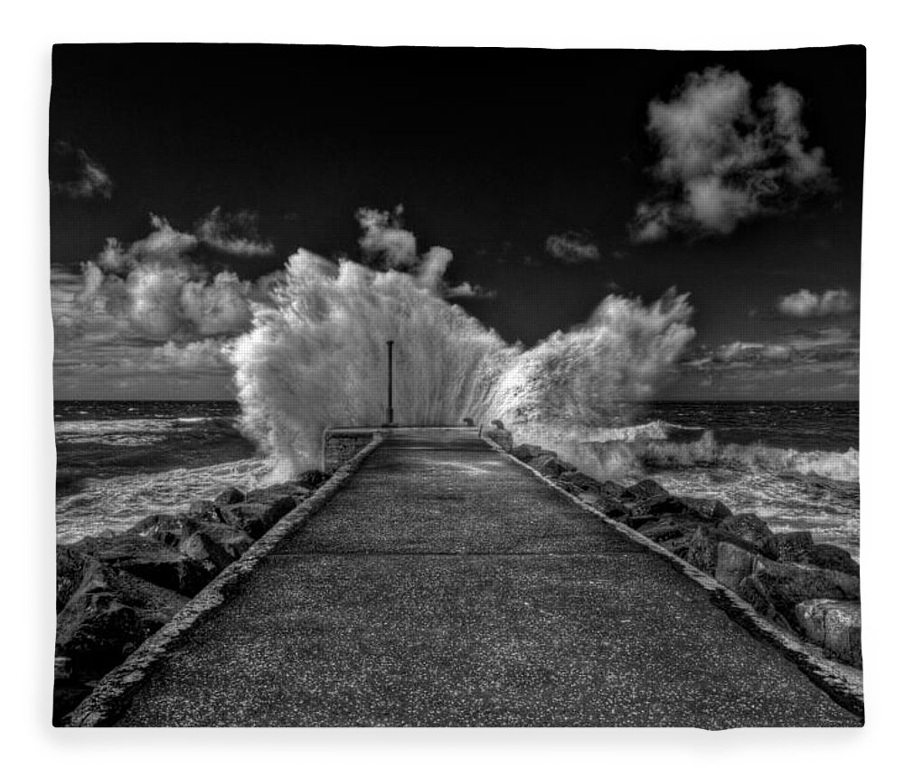 Castlerock Fleece Blanket featuring the photograph Wave at Castlerock by Nigel R Bell