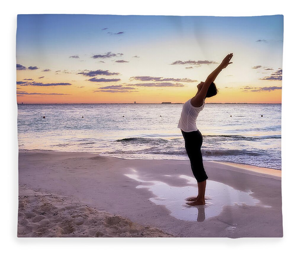 Meditation On Sunset Sky Background. Young Active Woman In Yoga Pose On Sea  Beach, Stretching To Keep Fit And Health. Healthy Lifestyle, Outdoor  Fitness, Sports Activity On Summer Family Holiday. Stock Photo,
