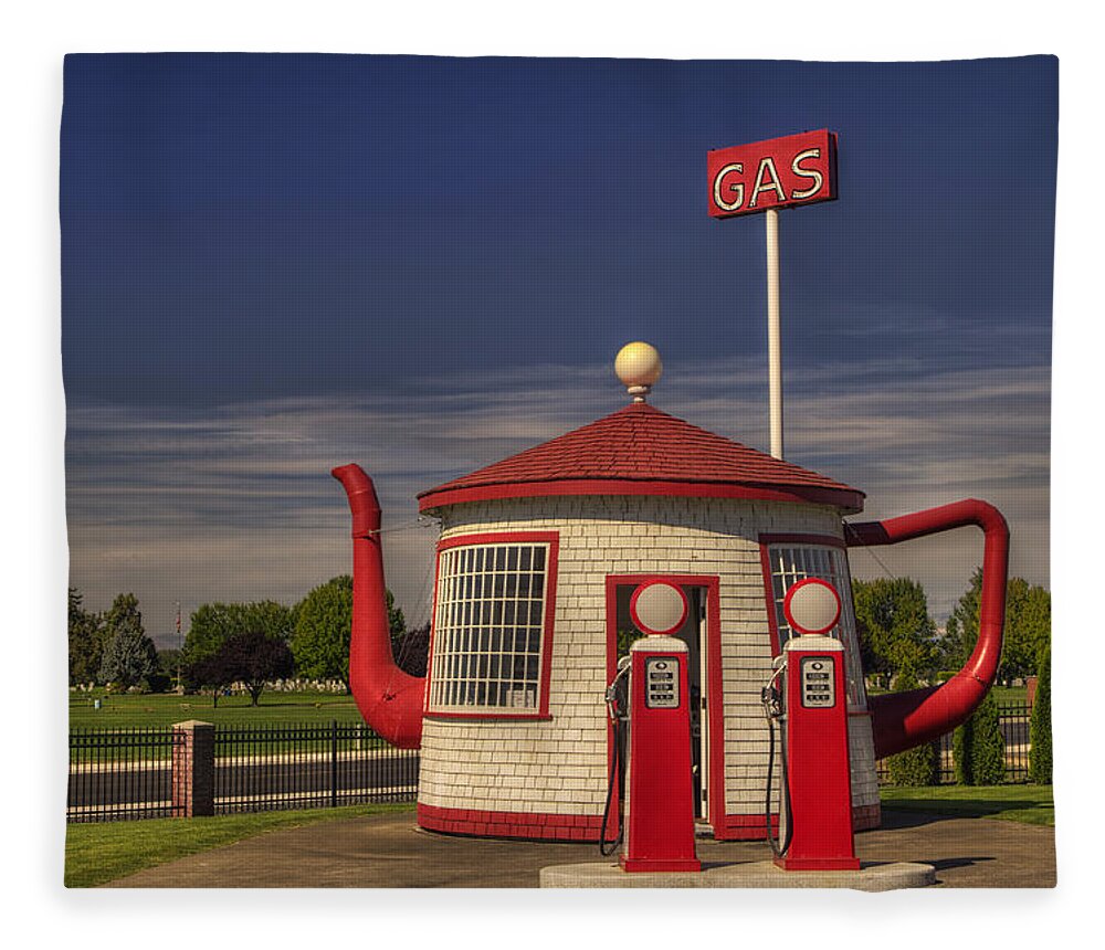 Zillah Fleece Blanket featuring the photograph Zillah Teapot Dome Service Station by Mark Kiver