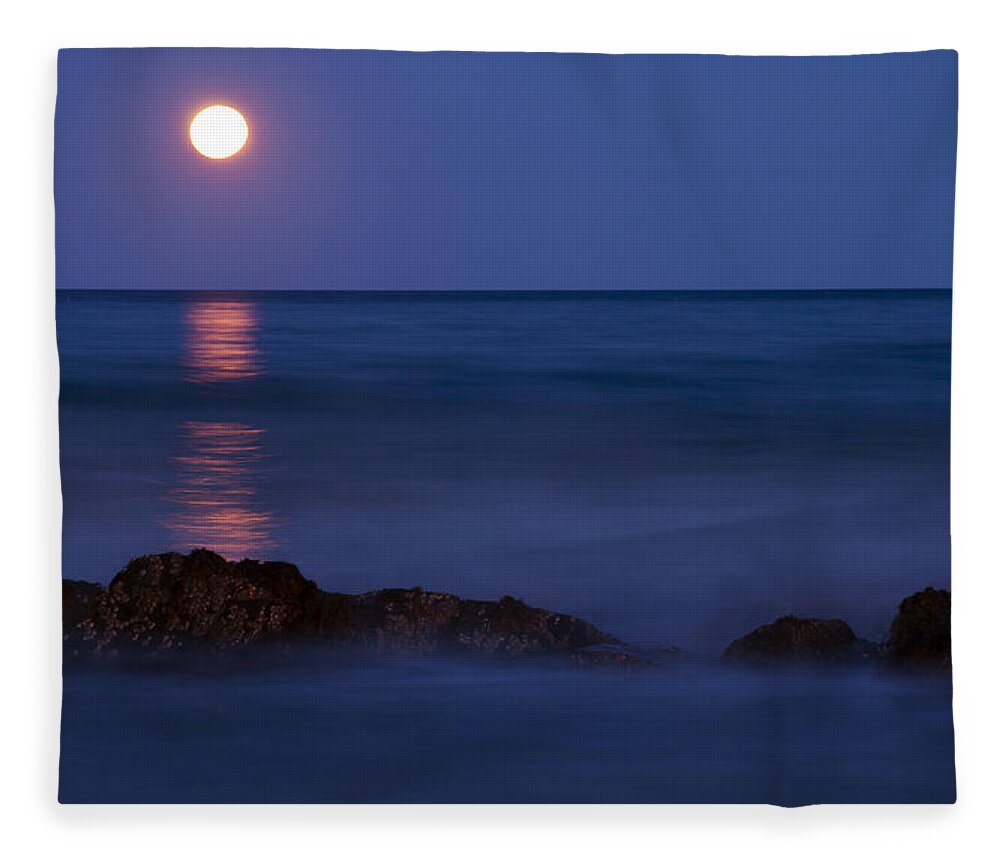 Moon Fleece Blanket featuring the photograph Wells Beach Maine Moonrise by Glenn Gordon