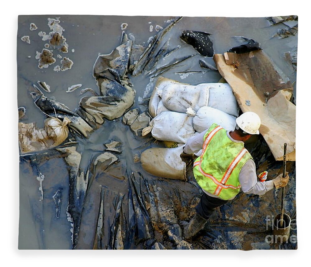 Mud Fleece Blanket featuring the photograph Working The Mud by Henrik Lehnerer