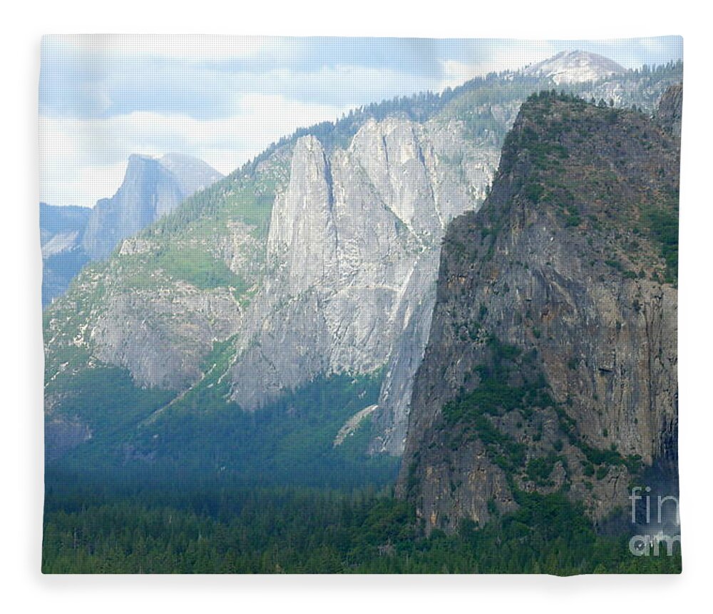 Bridalveil Fleece Blanket featuring the photograph Yosemite Bridalveil Fall by Henrik Lehnerer