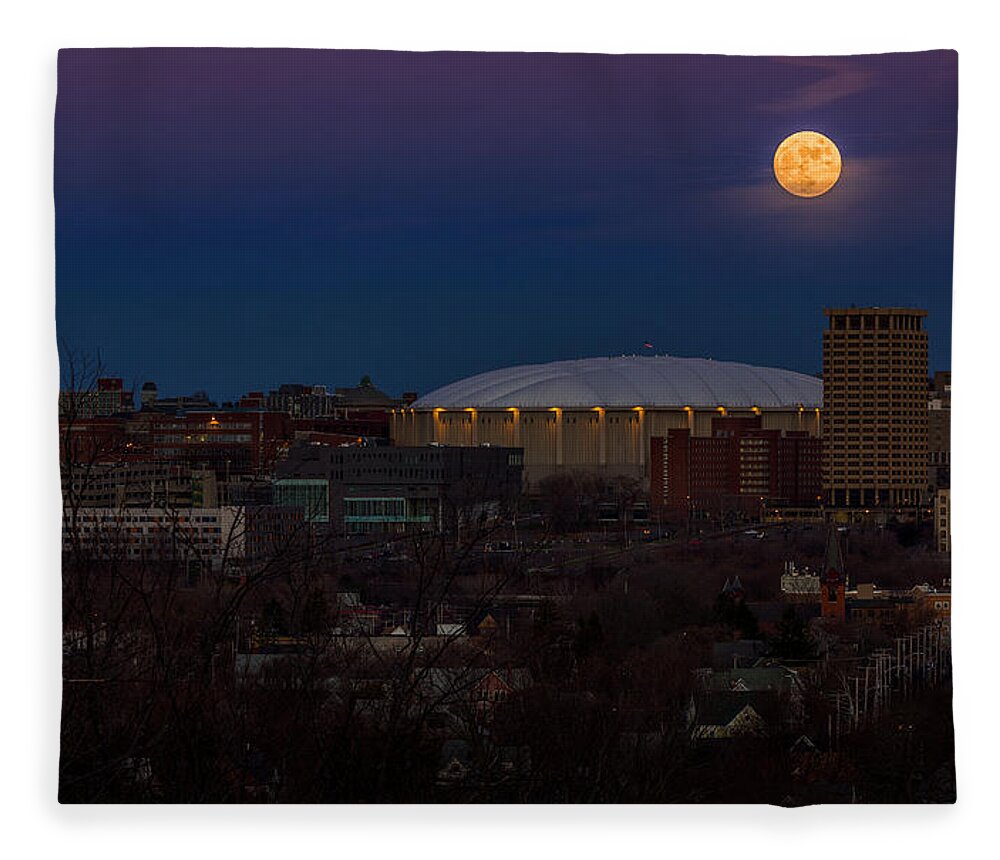 Syracuse Fleece Blanket featuring the photograph A Night To Remember by Everet Regal