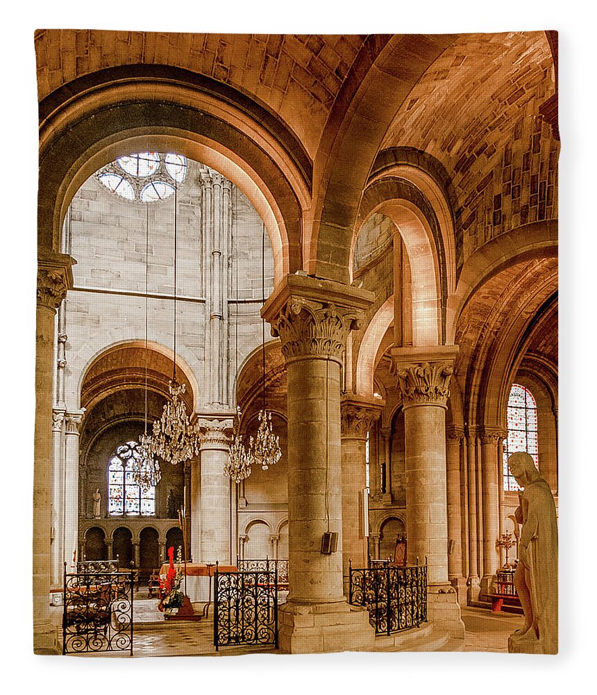 Collégiale Notre-dame De Poissy Fleece Blanket featuring the photograph Poissy, France - Altar, Notre-Dame de Poissy by Mark Forte