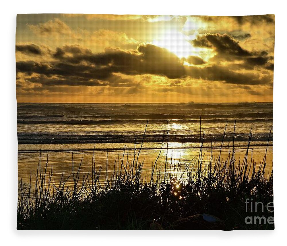 Seascape Fleece Blanket featuring the photograph Before Night Falls by Lauren Leigh Hunter Fine Art Photography