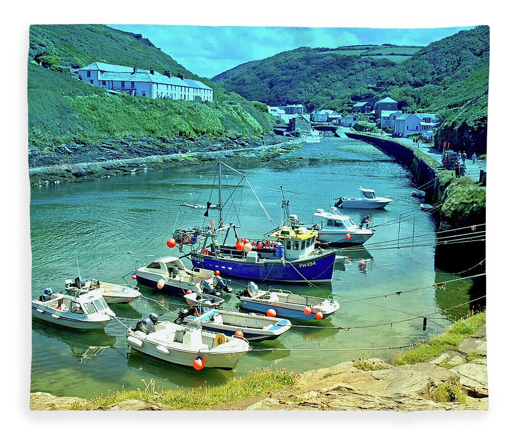 Places Fleece Blanket featuring the photograph Boscastle by Richard Denyer