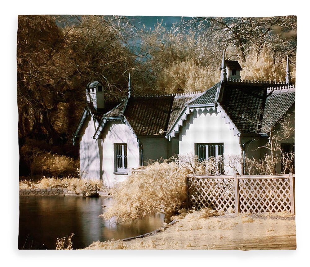 Landscape Fleece Blanket featuring the photograph Duck Island Cottage by Helga Novelli