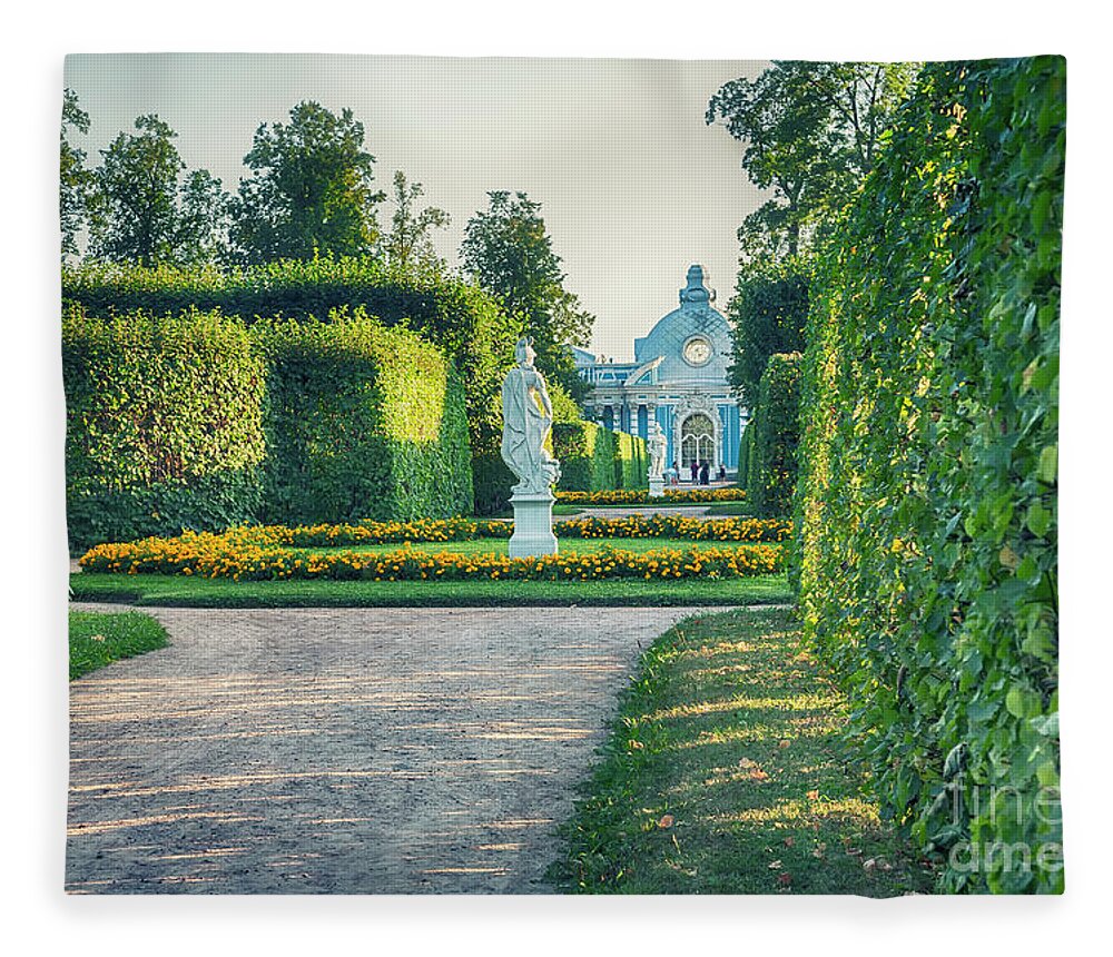 Old Fleece Blanket featuring the photograph Evening In Classic Park by Ariadna De Raadt