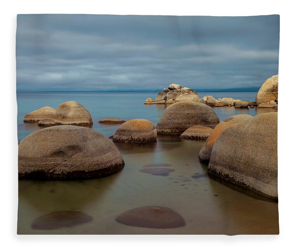 Landscape Fleece Blanket featuring the photograph Glowing up by Jonathan Nguyen