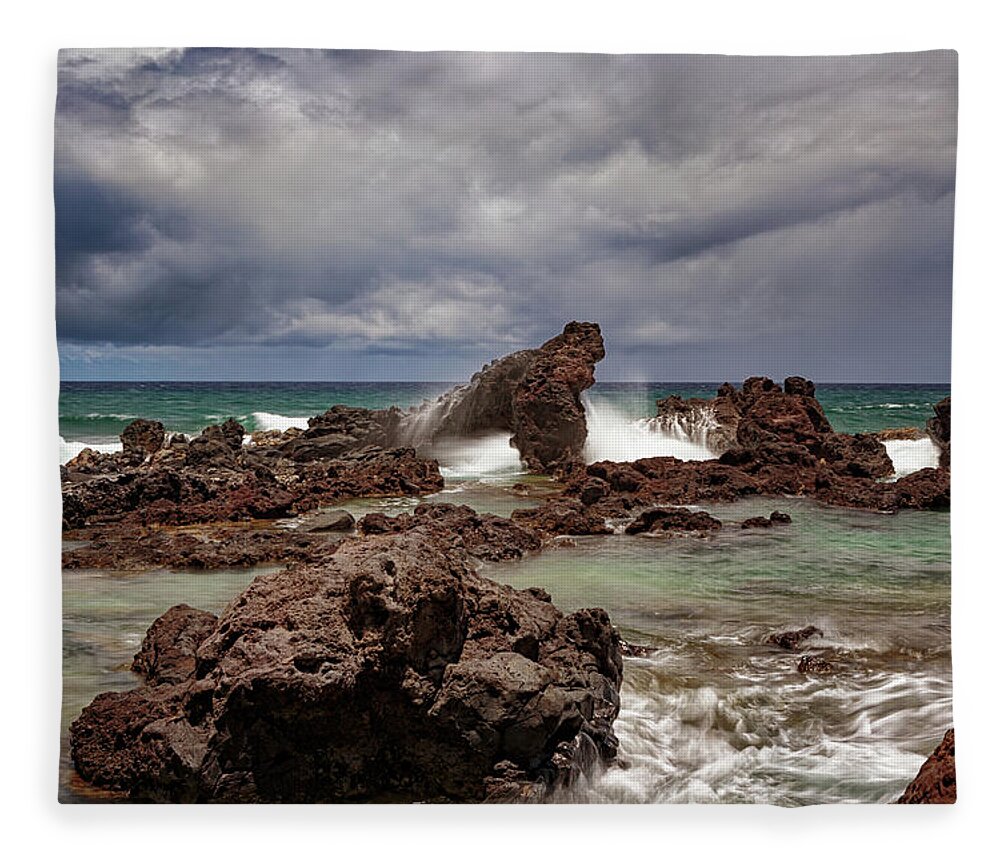 Seascapes Fleece Blanket featuring the photograph Ho'okipa Storm Surge by Susan Rissi Tregoning
