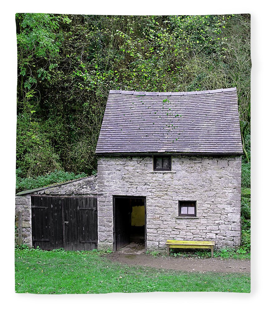 Milldale Fleece Blanket featuring the photograph Milldale Barn by Rod Johnson