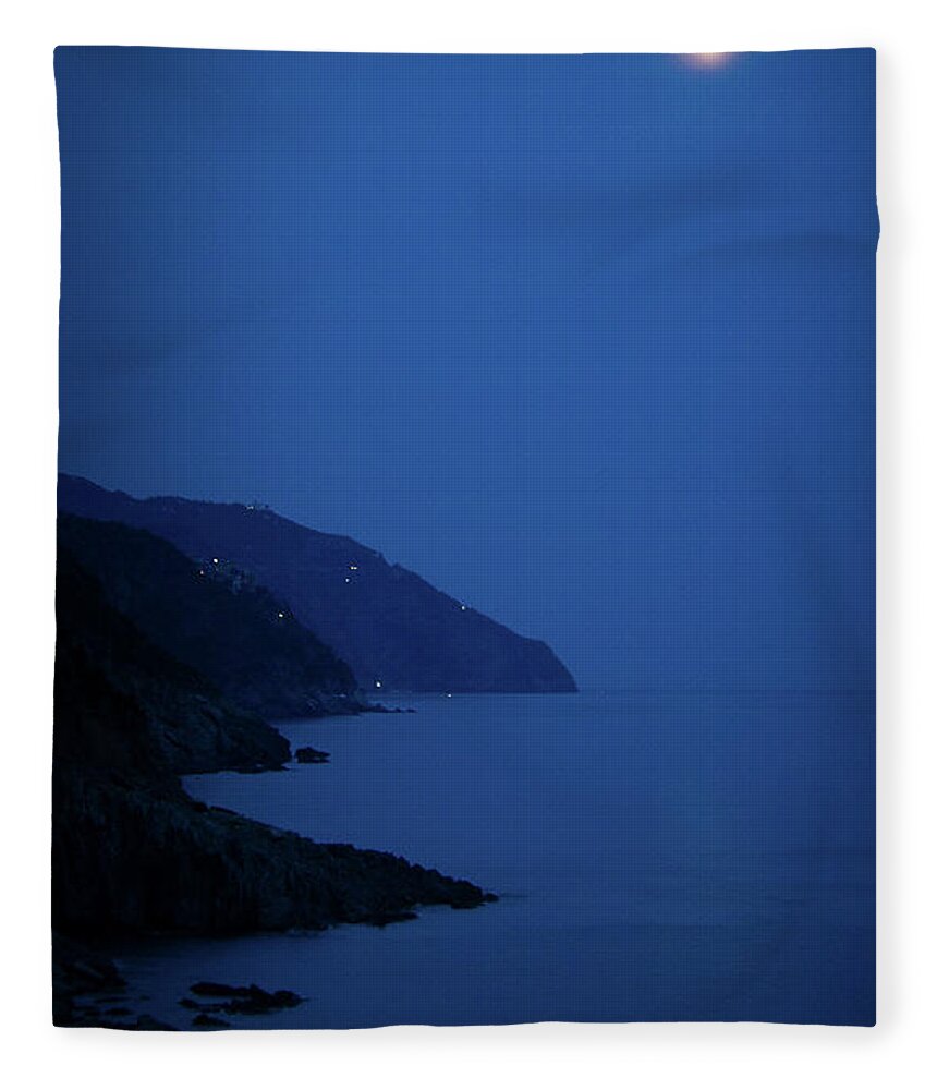Vernazza Fleece Blanket featuring the photograph Moonrise over Vernazza by Doug Sturgess