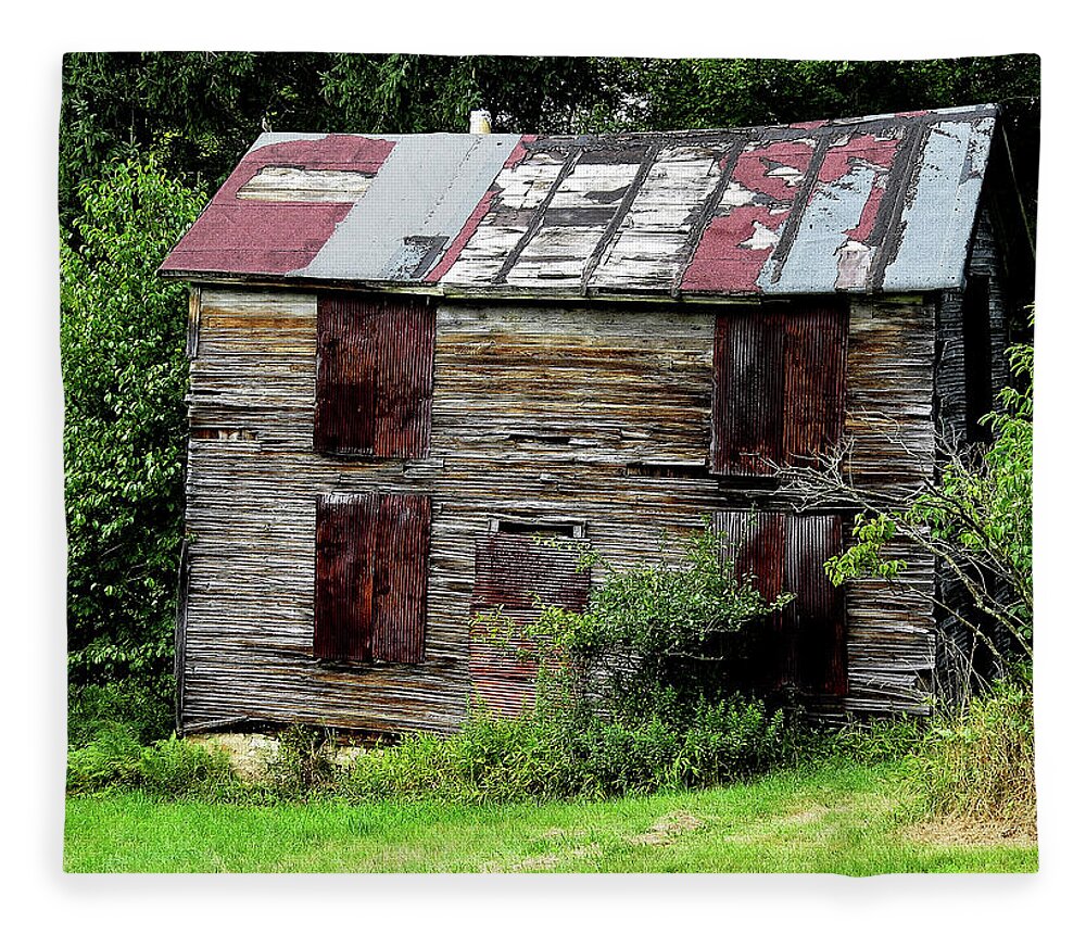 Abandoned Buildings Fleece Blanket featuring the photograph Nobody's Home by Linda Stern