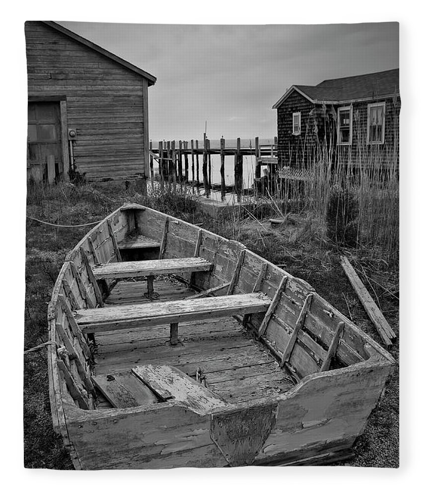 Old Fleece Blanket featuring the photograph Old Wooden Boat BW by David Gordon