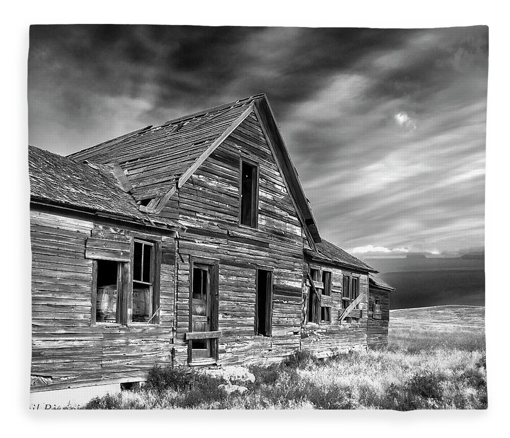 Wyoming Fleece Blanket featuring the photograph Old Wyoming Farm House by Phil And Karen Rispin