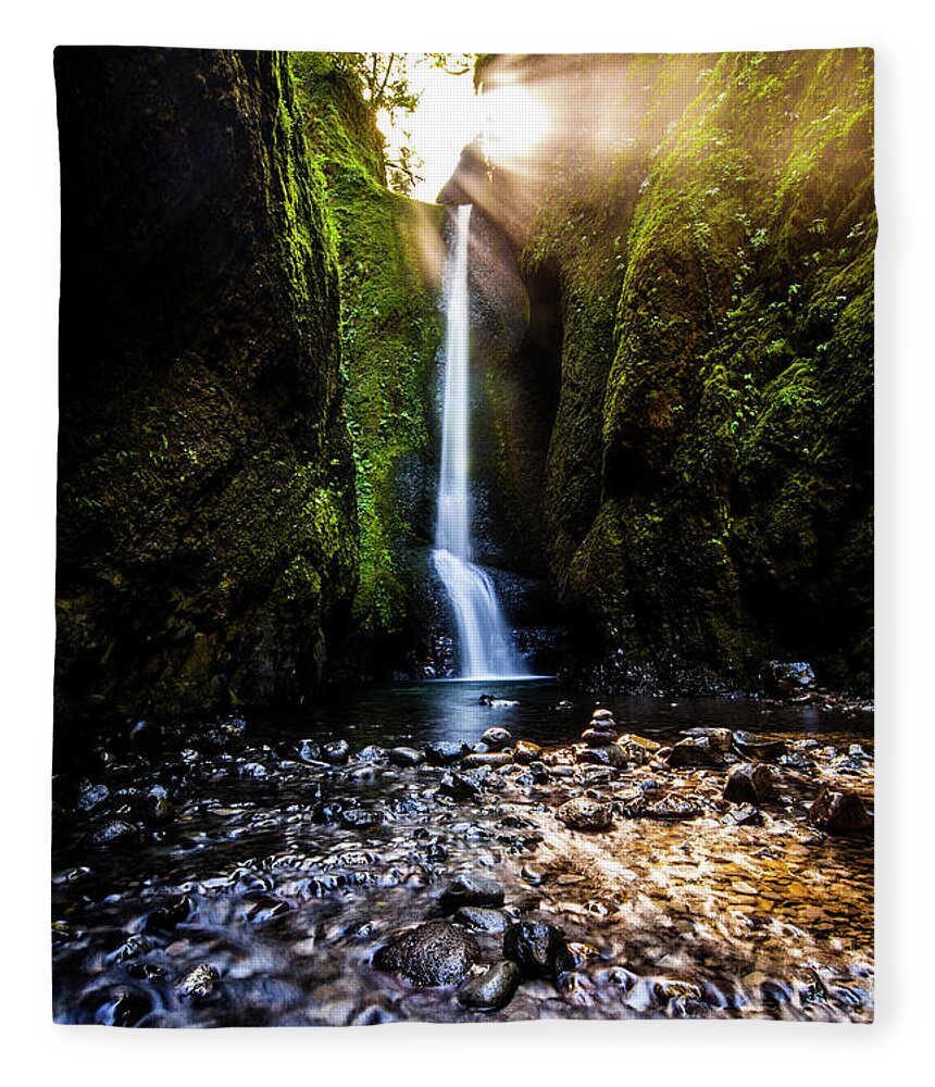 Natural Fleece Blanket featuring the photograph Oneonta Falls 2 by Pelo Blanco Photo